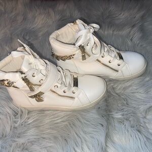 White High Top Bebe Sneakers